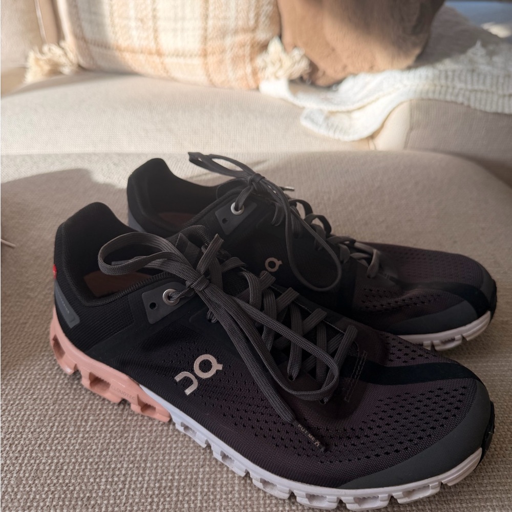 On Running Cloudflow 3.0
Rock Grey Rose (Women's) size 9
